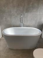 Vrijstaand wit design bad, Huis en Inrichting, Badkamer | Complete badkamers, Zo goed als nieuw, Ophalen