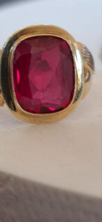 9k Gouden Ring met Natuurlijke Robijn beschikbaar voor biedingen
