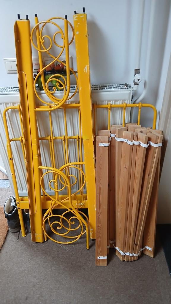 Meegroei bed geel incl. matras, Kinderen en Baby's, Kinderkamer | Bedden, Ophalen, Gebruikt, Lattenbodem