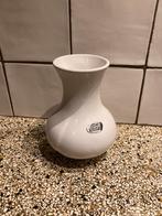 Vaas wit, Wit, Aardewerk of Porselein, Ophalen of Verzenden, Zo goed als nieuw