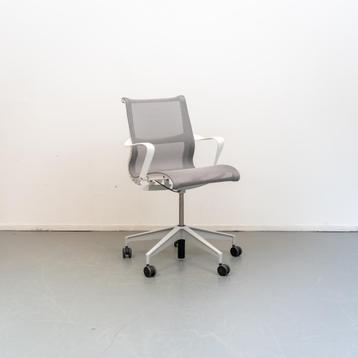 1x Herman Miller Setu Bureaustoel Donkergrijs - Wit beschikbaar voor biedingen