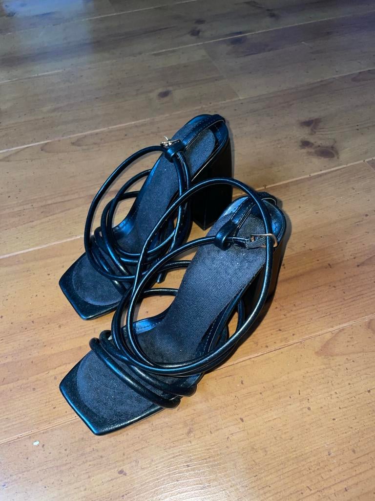 Elegante zwarte hakken, Pumps, Zwart, Ophalen of Verzenden, Zo goed als nieuw