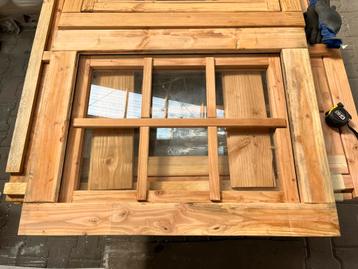 Uitzetraam Douglas hout buitenmaat 89,9x70,3cm met glas beschikbaar voor biedingen