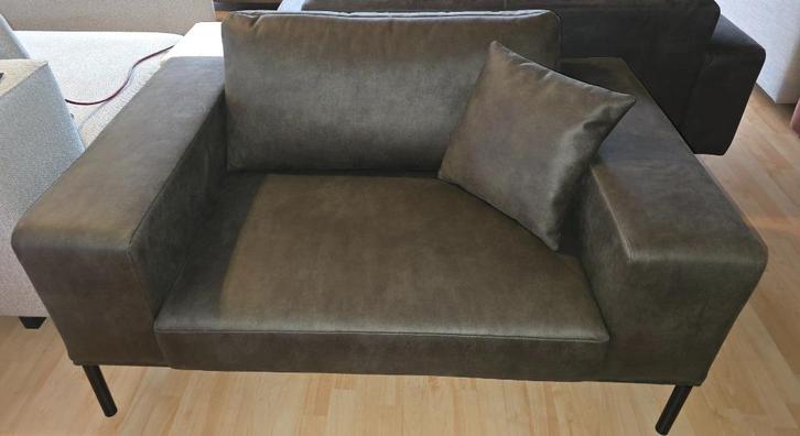 Luxe Leren loveseat grijs - Passe Partout showroommodel, Huis en Inrichting, Banken | Bankstellen, Nieuw, Rechte bank, Tweepersoons