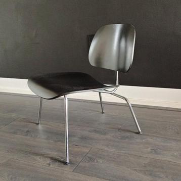 Vitra LCM fauteuil zwart multiplex essen zwart beschikbaar voor biedingen