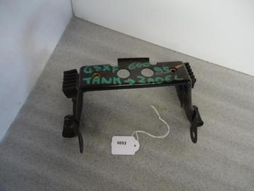 GSX750F 1988 - 1997 Suzuki Beugel Beugel tank D1-11789 beschikbaar voor biedingen