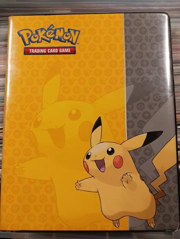 Pokemon kaarten verzameling in map beschikbaar voor biedingen