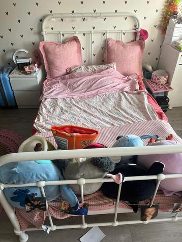 Twijfelaar 120x200 netjes onderhouden incl matras beschikbaar voor biedingen