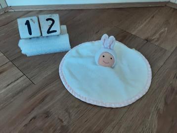 Imagebooks knuffeldoekje met gezichtje met konijnenoortjes beschikbaar voor biedingen