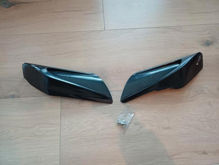 BCD Sideskirt Carbon Yamaha Aerox Nieuw, Fietsen en Brommers, Brommeronderdelen | Scooters, Nieuw, Yamaha, Kap, Ophalen of Verzenden
