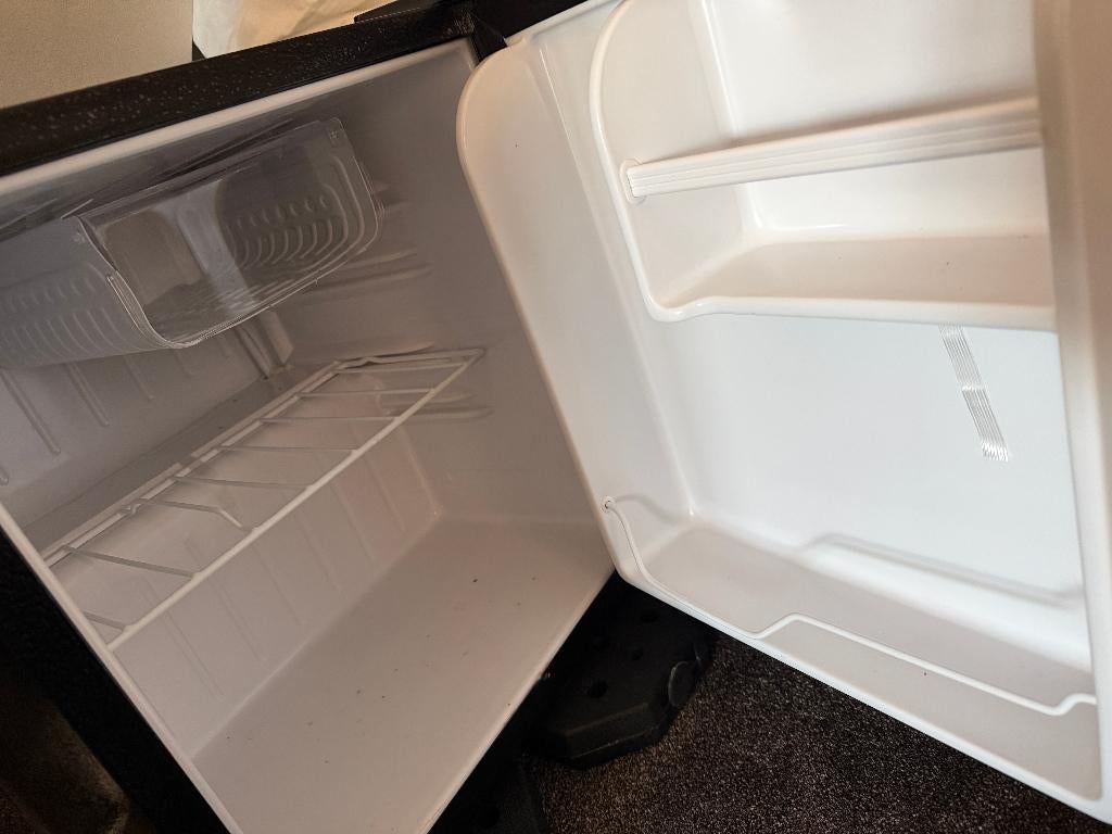FOHERE Mini Fridge, E 46 Litres, Ophalen, Met vriesvak, Minder dan 45 cm, Minder dan 85 cm
