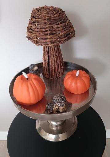 Etagere rm style op mooie poot beschikbaar voor biedingen