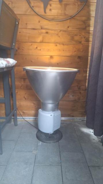 Stoere industrie lamp bijzettafeltje beschikbaar voor biedingen