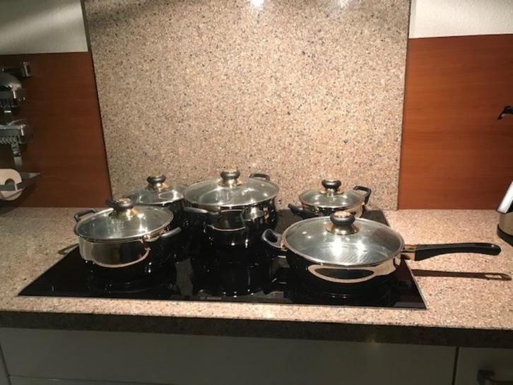 pannenset nieuw in doos, Huis en Inrichting, Keuken | Potten en Pannen, Nieuw, Pannenset, Rvs, Keramische plaat, Ophalen of Verzenden