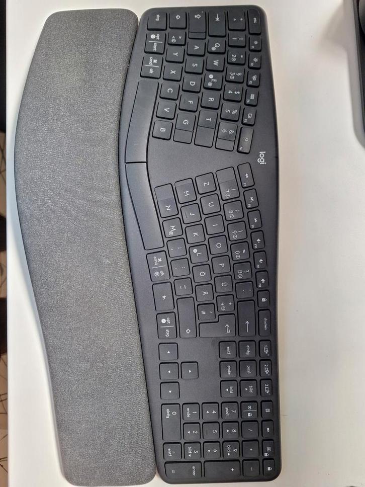 Logitech K860 Ergonomisch Toetsenbord - Zo goed als nieuw, Computers en Software, Toetsenborden, Zo goed als nieuw, Qwerty, Draadloos