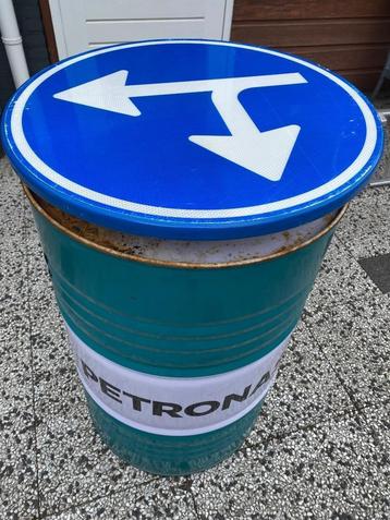 staantafel olievat petronas verkeersbord mancave bartafel beschikbaar voor biedingen