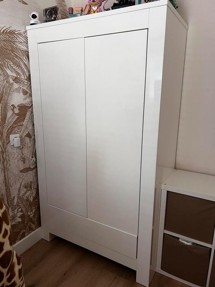 Kidsmill Alaska ll babykast en commode hoogglans wit, Kinderen en Baby's, Kinderkamer | Commodes en Kasten, Zo goed als nieuw