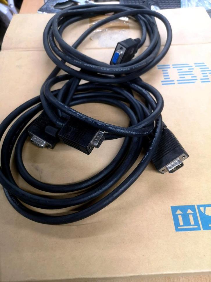 VGA kabels in verschillende lengtes en stekers, Computers en Software, Pc- en Netwerkkabels, Zo goed als nieuw, Ophalen of Verzenden