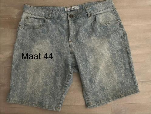 Leuke korte spijkerbroek mt 44, Kleding | Dames, Spijkerbroeken en Jeans, Nieuw, W33 - W36 (confectie 42/44), Blauw, Ophalen of Verzenden