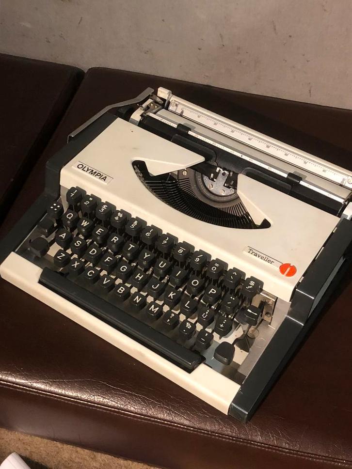 Compacte draagbare Olympia typemachine, Diversen, Typemachines, Gebruikt, Ophalen of Verzenden