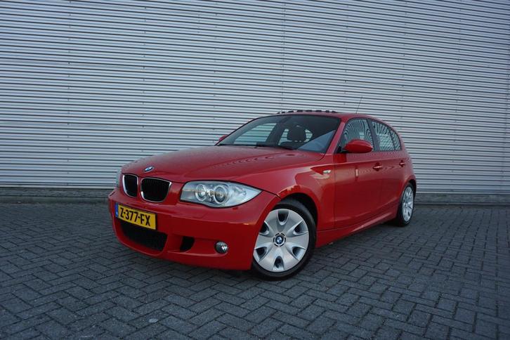BMW 1-serie 120i Executive AUTOMAAT - Climate / Navi / Pano, Auto's, BMW, Bedrijf, Te koop, 1-Serie, ABS, Airbags, Airconditioning