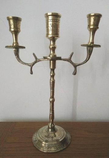 Messing kandelaar met gegraveerd patroon 25 cm hoog beschikbaar voor biedingen