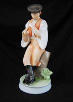 Zsolnay - Fluitspelende Hongaarse herder zittend op boomstro, Ophalen, Zo goed als nieuw, Mens