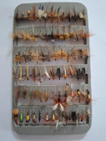 Te koop. Inlet met 80 droge vliegen. set 4. beschikbaar voor biedingen