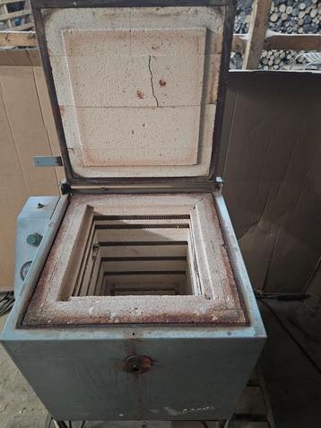 Keramiek oven op 220 volt beschikbaar voor biedingen