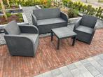 Loungeset bank, 2 stoelen en tafel (met kussens), Tuin en Terras, Tuinsets en Loungesets, Kunststof, Bank, Gebruikt, 4 zitplaatsen