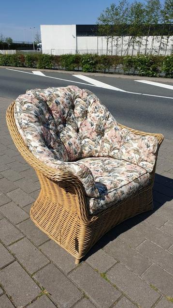 Comfortable lounge chair boho robuust rotan dikke kussens 