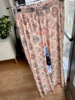 Boho Chic Velvet Pants with Retro Print and Flared Cut, Maat 38/40 (M), Verzenden, Beige, Zo goed als nieuw