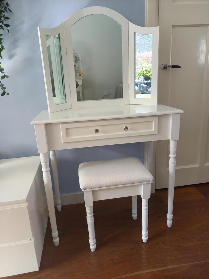 Kaptafel wit met krukje, Huis en Inrichting, Tafels | Sidetables, Zo goed als nieuw, 25 tot 50 cm, 50 tot 100 cm, Overige vormen