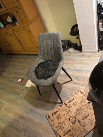 3x Moderne Grijze Stoelen - Comfortabel & Stijlvol beschikbaar voor biedingen
