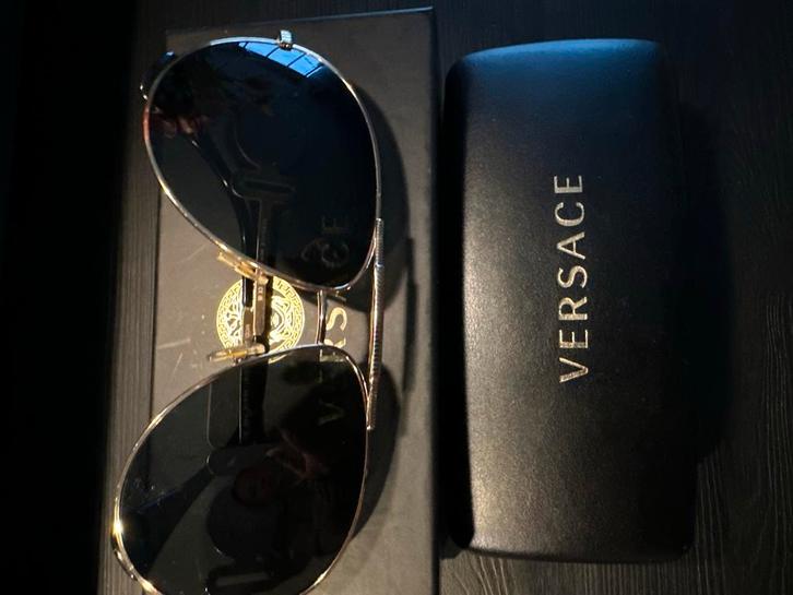 Versace Zonnebril - Stijlvol en Elegant, Sieraden, Tassen en Uiterlijk, Zonnebrillen en Brillen | Dames, Zo goed als nieuw, Zonnebril