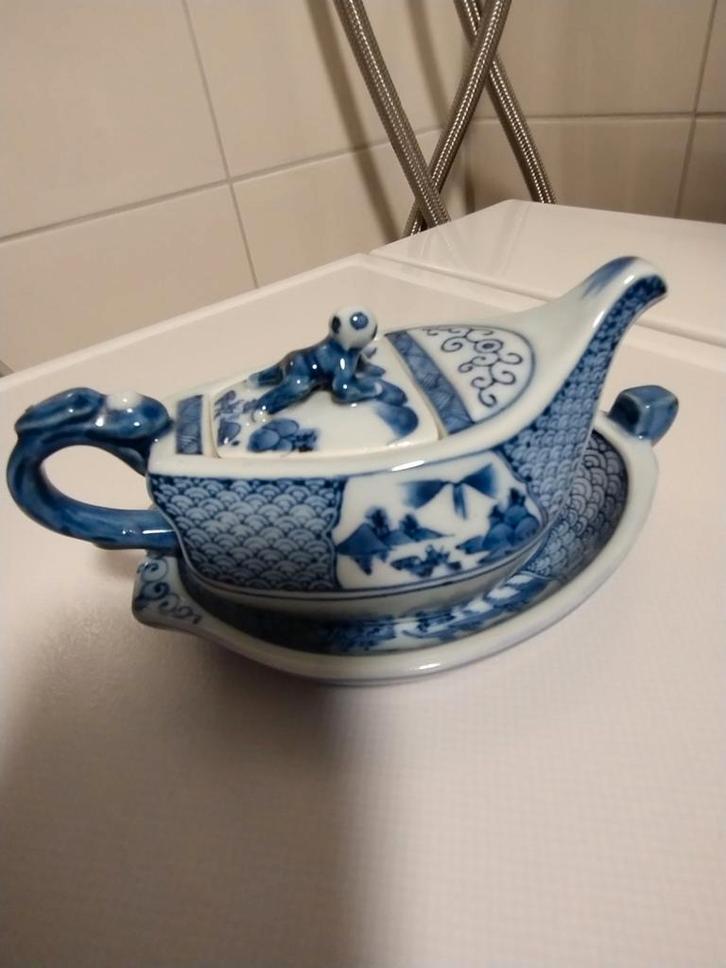 Oud japans porseleinen Rinkorou Ikkanjin sojasaus kannetje, Antiek en Kunst, Antiek | Porselein, Ophalen of Verzenden