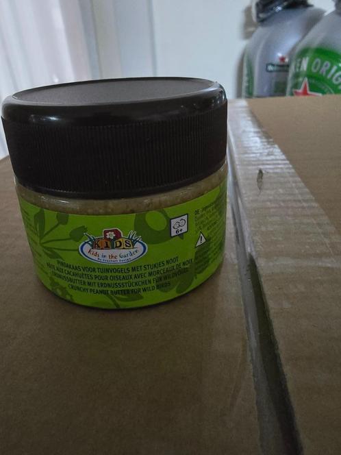te koop doos met 72 potjes vogel pinda kaas met stukjes noot, Dieren en Toebehoren, Dierenvoeding, Vogel, Ophalen of Verzenden