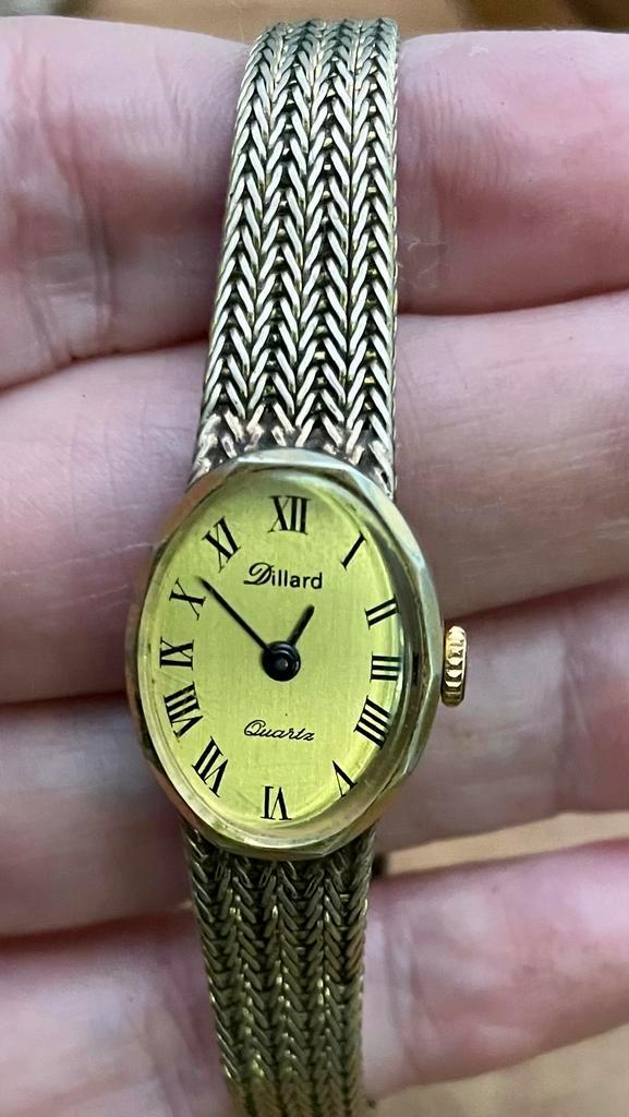 Dillard Quartz Ovaal Horloge – Romeinse cijfers, Sieraden, Tassen en Uiterlijk, Horloges | Dames, Gebruikt, Polshorloge, Overige merken