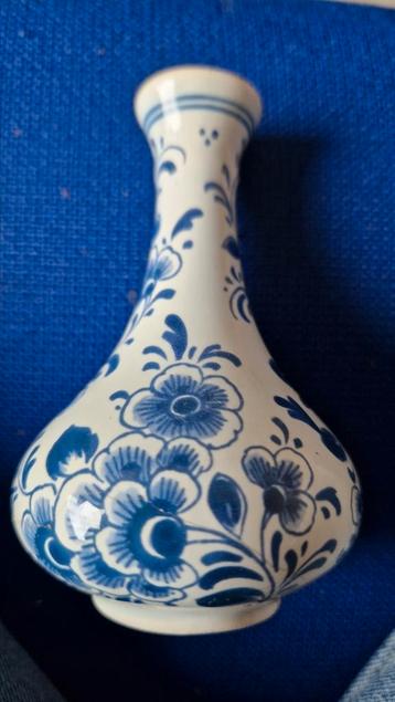 Delfts blauw vaasje beschikbaar voor biedingen