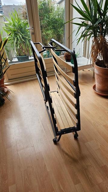 Opklapbed zonder matras beschikbaar voor biedingen