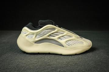 Yeezy Boost 700 beschikbaar voor biedingen
