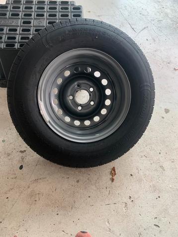 Te koop reservewiel op velg caravan / aanhanger beschikbaar voor biedingen