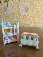 Sylvanian Families Drieling Bed & Kinderwagen, Ophalen of Verzenden, Zo goed als nieuw, Toebehoren