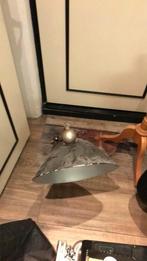 Oude rode lamp industrieel, Ophalen