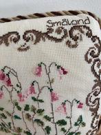 Vintage Zweeds geborduurd kussen Småland, Overige kleuren, Geen, Vierkant, Ophalen of Verzenden