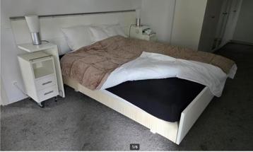 Zevenslaper boxspring met nachtkastjes