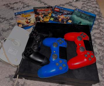 PlayStation 4 met 3 controllers en 3 games beschikbaar voor biedingen