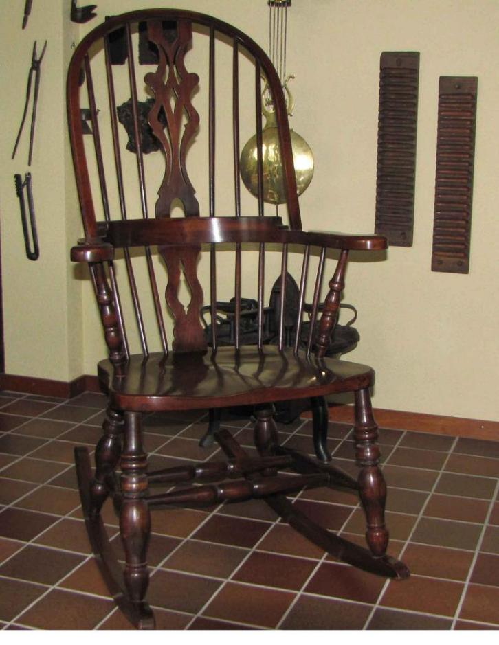 Trad. Engelse wheelback stoel + Windsor schommelstoel, Antiek en Kunst, Antiek | Meubels | Stoelen en Banken, Ophalen