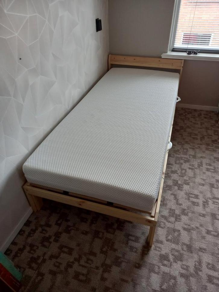 Super goed Ikea bed 90x200 met zgan matras, Huis en Inrichting, Slaapkamer | Bedden, Zo goed als nieuw, Eenpersoons, 90 cm, Hout