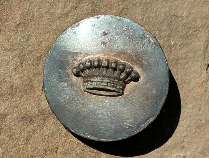 Brits Medaillon Kroon Officieren/Counts, Verzamelen, Speldjes, Pins en Buttons, Gebruikt, Button, Overige onderwerpen, Ophalen of Verzenden